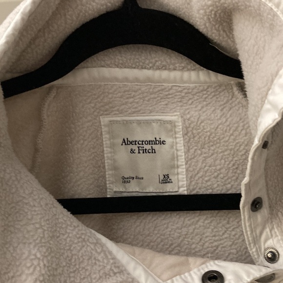 Abercrombie and Fitch Cream Pullover Sweater - Picture 4 of 4